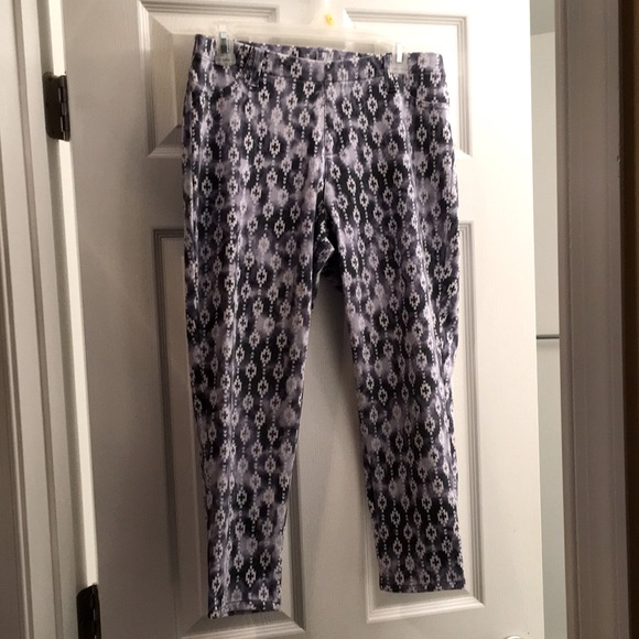 Lot of 2 Capris Faded Glory - Picture 4 of 5